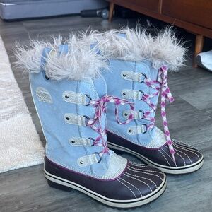 Sorel Blue and Brown Fur-Lined Boots with Pink Laces